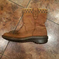 UGG SWELL SHORT BOOTS SIZE 5