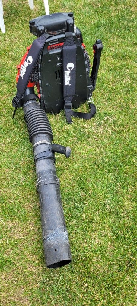 REDMAX BACKPACK BLOWER. 