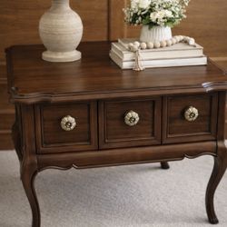 Refinished Vintage Wood End Table / Accent Table