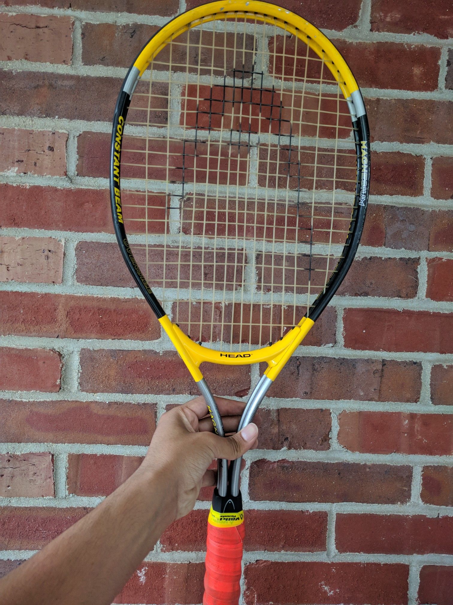 Tennis racket - light weight power
