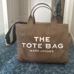 Marc Jacobs  The Tote Bag
