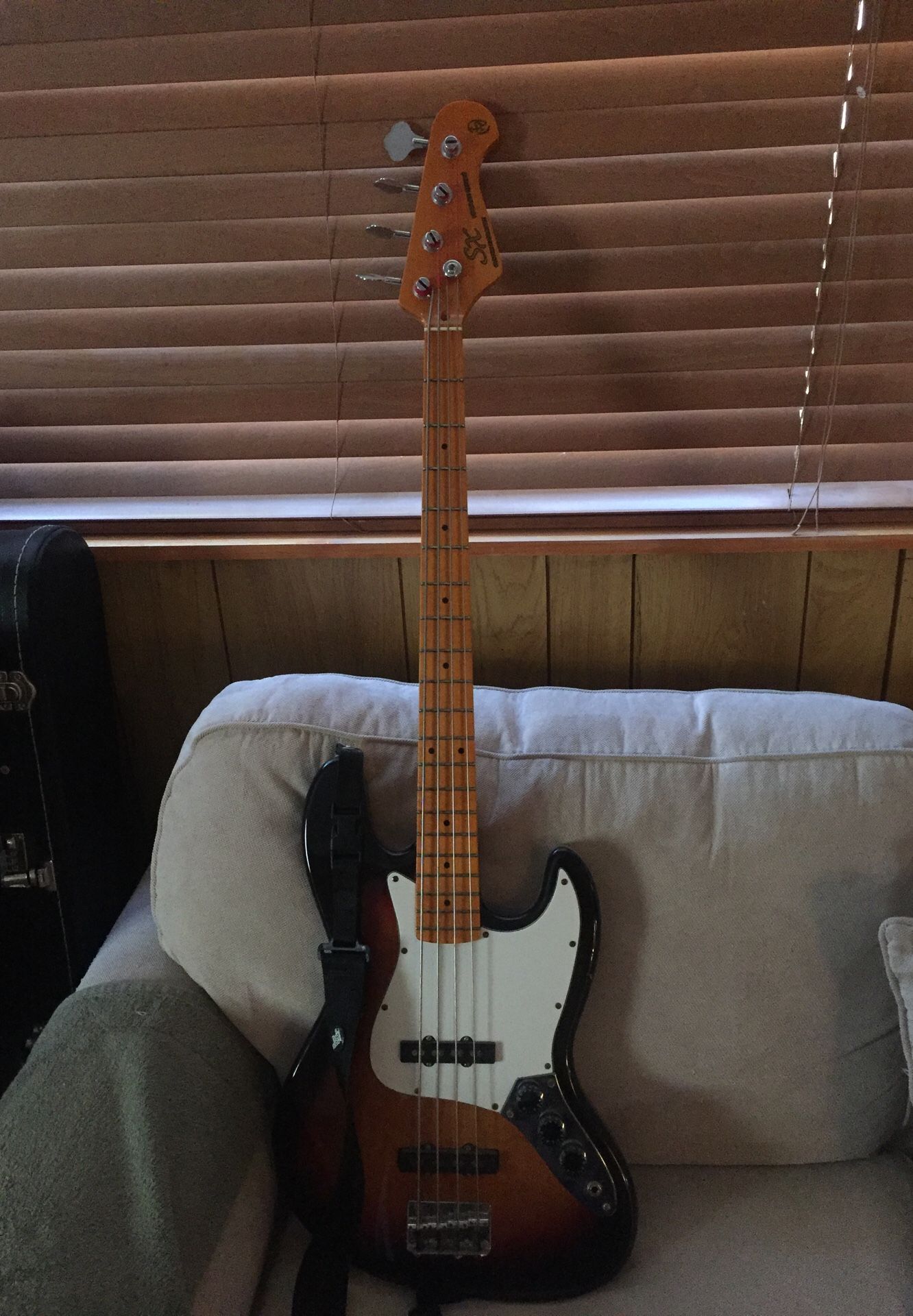 Bass guitar ( Fender copy)