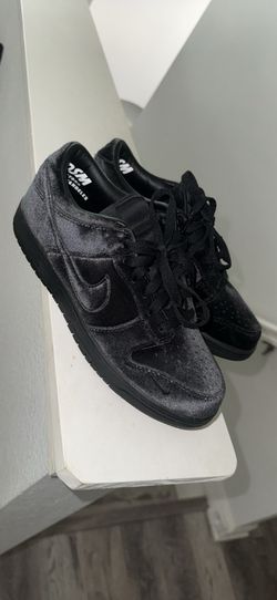 DSM Black Velvet Dunks size 7.5