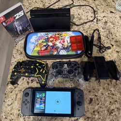 Nintendo Switch - Carrying Case + Games 