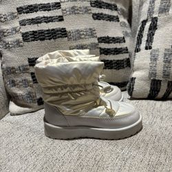 Toddler Girls White Metallic  Snow Boots Size 9c 