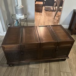 Chest / Trunk Coffee table Ottoman 