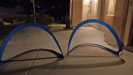 Pop up soccer goal for kids training