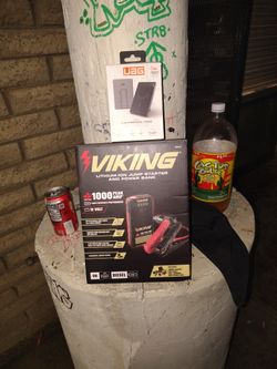 Viking Lithium-ion Jump Starter And Powerbank 1000 Peak Amp 12 Volt. An Aug Powerbank+ Stand For Sale