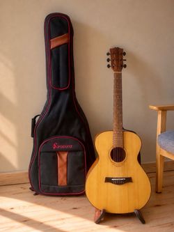 Beautiful Hand-Crafted 3/4 Size Acoustic Guitar with Padded Guitar Bag/ Like New