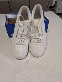 Women's walking shoes: Size 8.5 in white