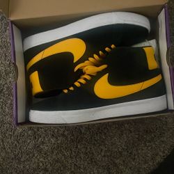 Nike SB Zoom Blazer Mid Black/University Gold Size 11.5 Men