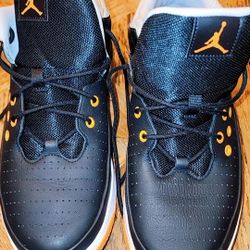 Mens Jordan Max Aura 5 Size 10.5