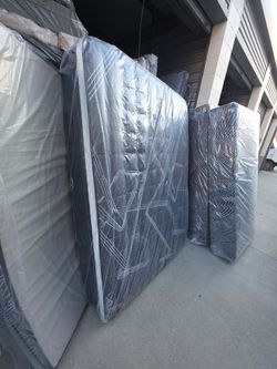 Queen mattress pillow top nuevo