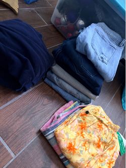 Women’s M/L clothing read description