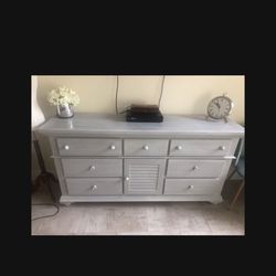 Broyhill Dresser / Console Table