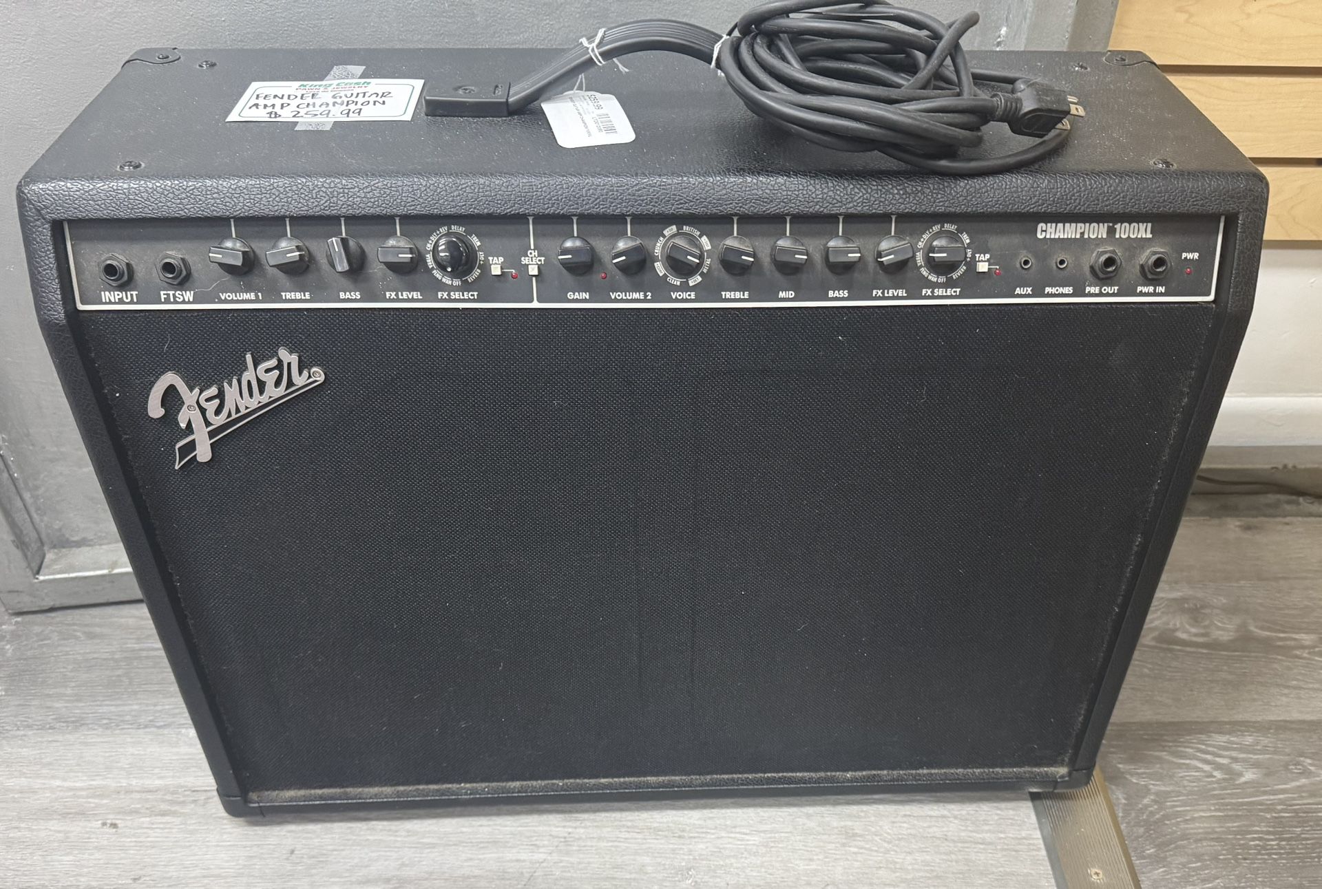 FENDER GUITAR AMP 