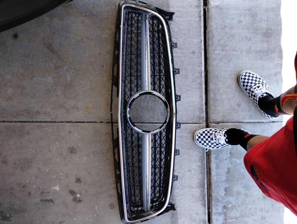 2011-2014 Mercedes Benz CLS 550 Grill