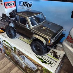 Enduro element RC electric rock crawler brand new