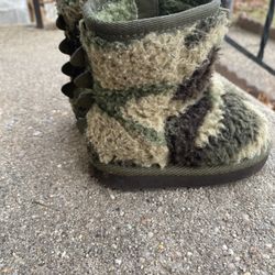 Gap Toddler Dino Camo Fleece Boots size 5