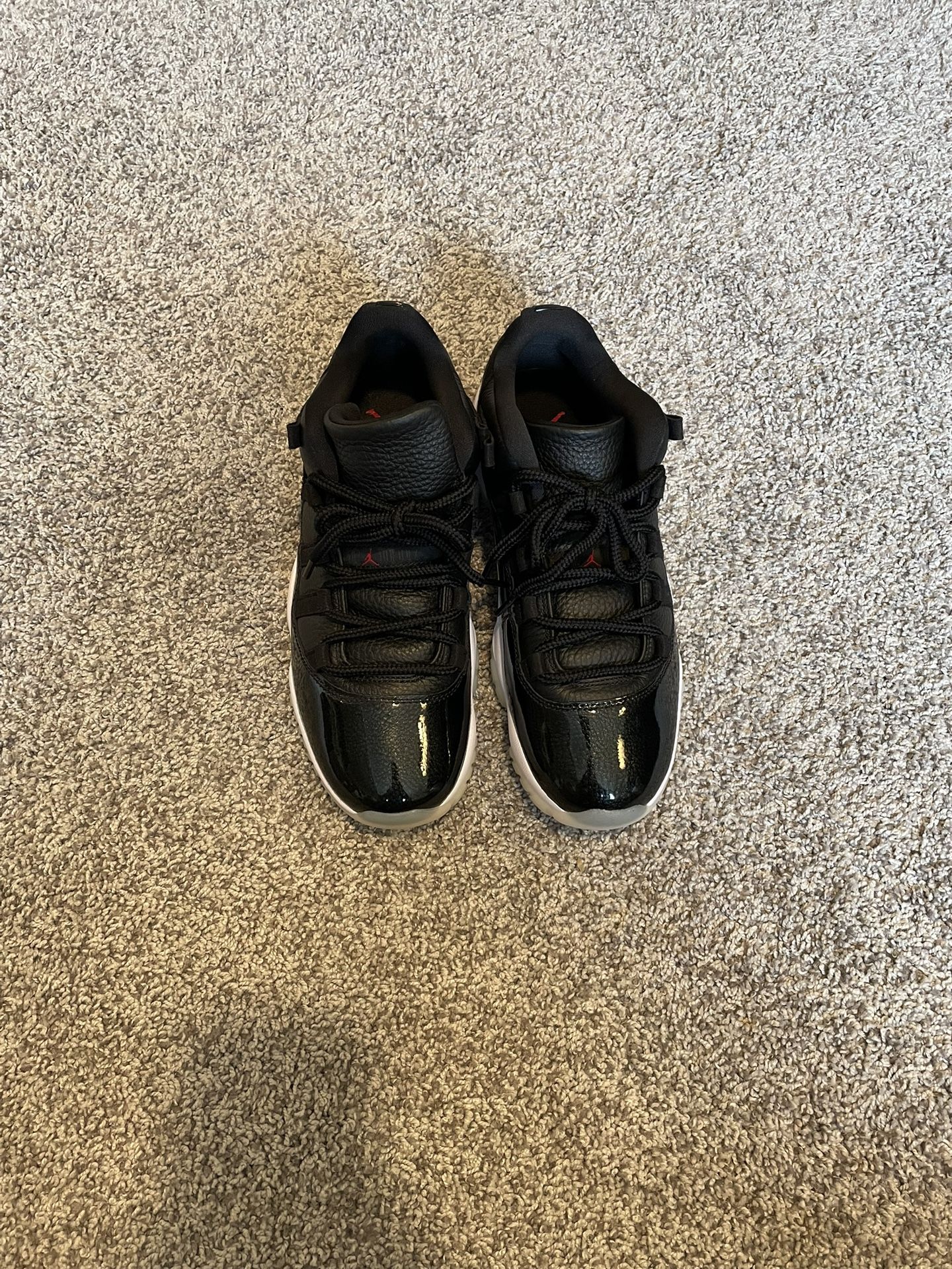 Size 10 - Jordan 11 Retro Low 72-10, VNDS (worn once,)