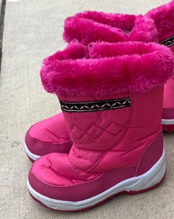 Grils Snow Boots Size 9