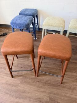 Brand New Set Of 2 Leather Barstools 24 Inch Height
