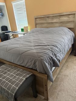Queen panel bed