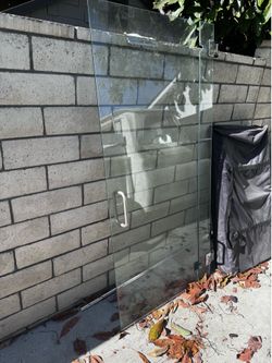 Free shower glass