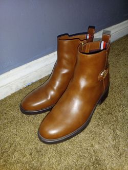 Tommy Hilfiger women boots size 6M