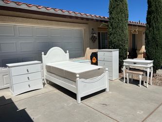 Twin Bedroom Set!