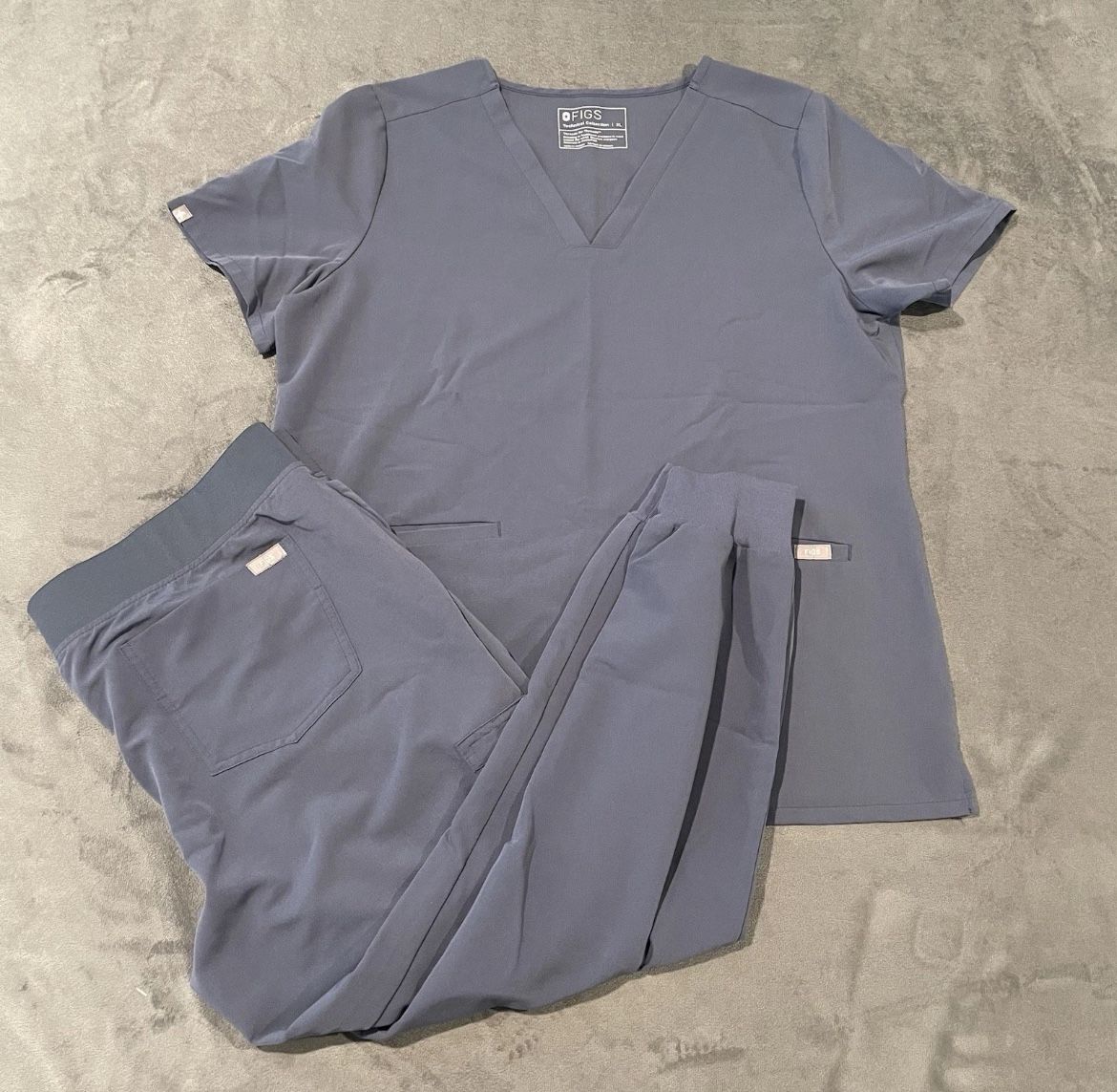 FIGS Scrub Set XL Gray Casma Top Zamora Jogger XL Petite Pants