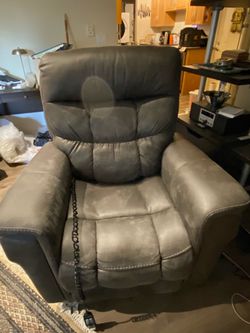 RECLINER LIFT CHAIR  (lift chair/recliner)