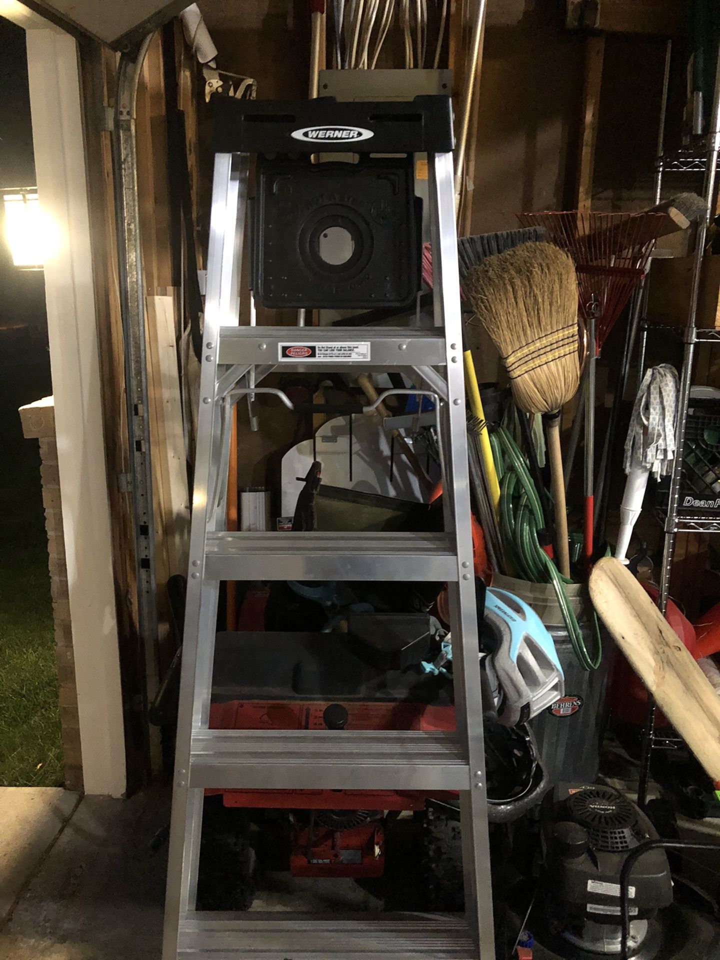 New 6’ aluminum ladder