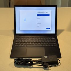 Microsoft Surface Laptop 3 13" - Intel i5 / 8GB RAM / 256GB SSD (Black)