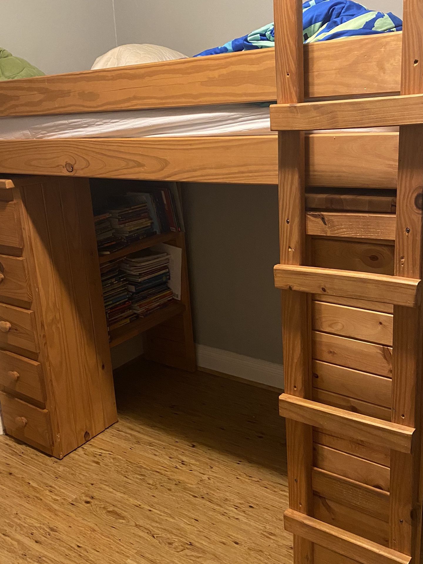 Twin Bunkbed With 8 Drawers, Desk & 2 Shelves