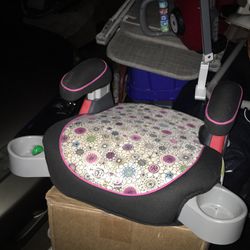 Very Nice Graco Car Booster Seat With Cupholders Only $25