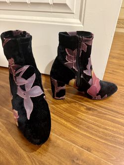 Beautiful Women Boots Size 8