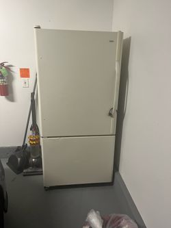 Free!!  Refrigerator