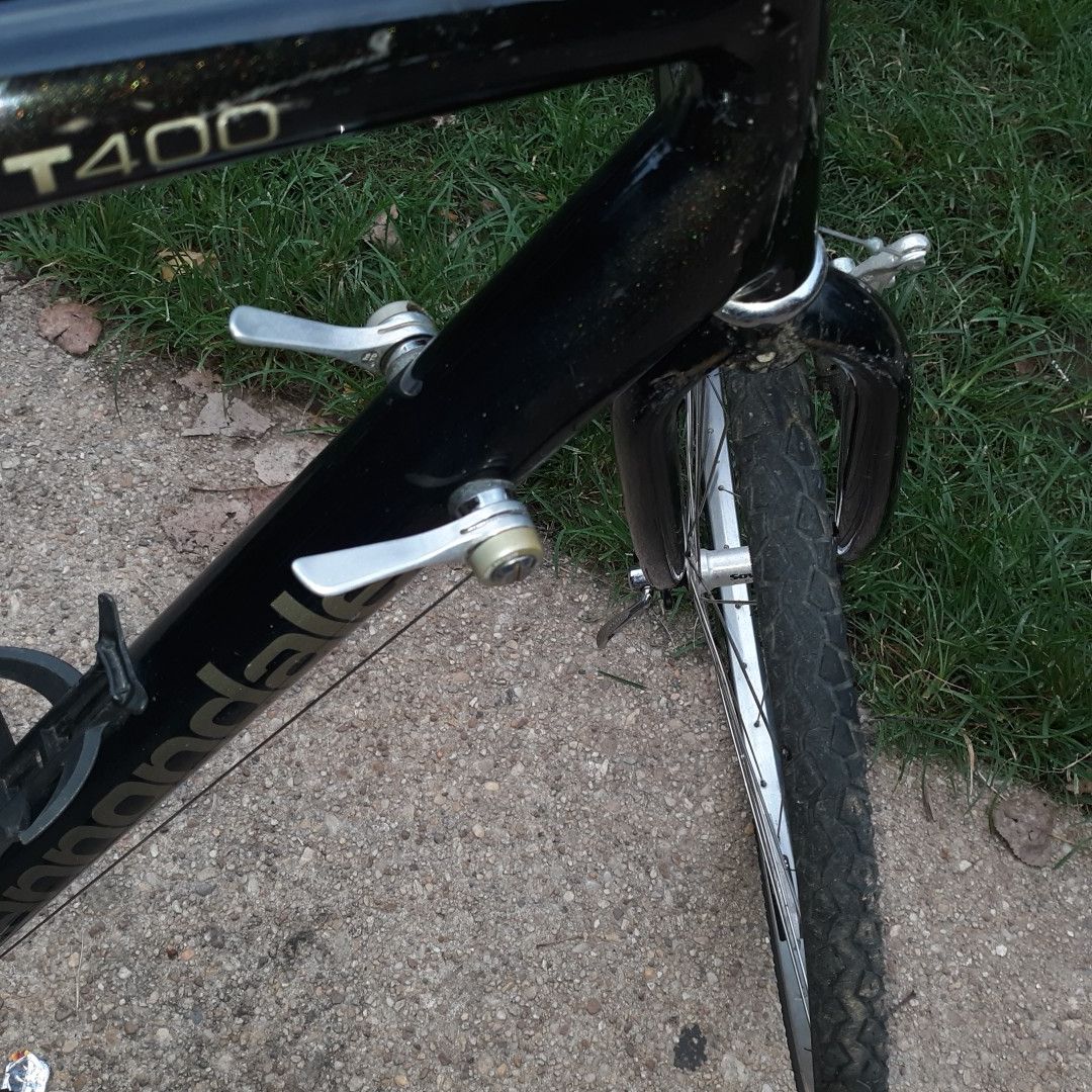 Cannondale T400 Racing Bicycle good Condition break good Gears great good Condition tires
