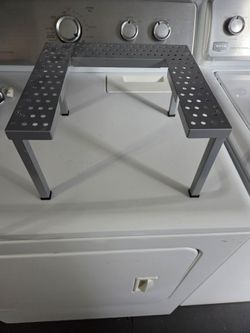 Adjustable metal spice rack