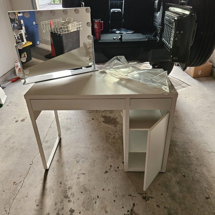 IKEA Desk With MIRROR