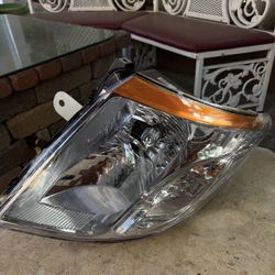 RIGHT side Headlight For 2010-12 Nissan Sentra 