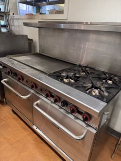 Commercial Oven/stove With Burners And Flattop