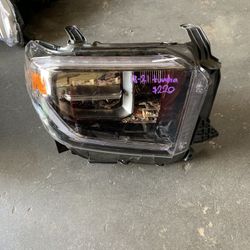 2018-2021 Toyota Tundra Passenger Side Headlight