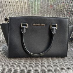 Black Michael Kors purse 