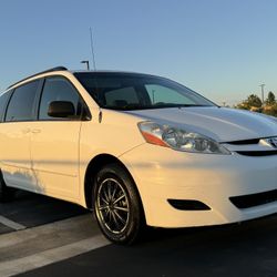 2007 Toyota Sienna CE CARFAX DISPONIBLE 