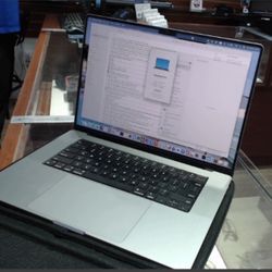 Macbook Pro M2 Pro 16 Inch Display