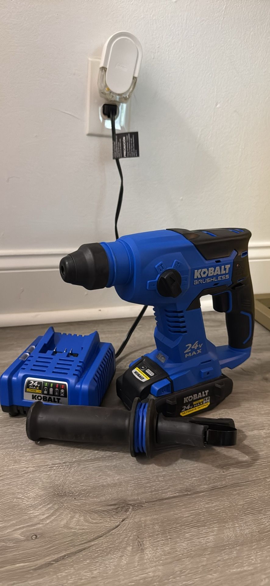 *BUNDLE* Kobalt Brushless Variable Speed Cordless Rotary Hammer Drill & Kobalt 24volt 4amp battery.