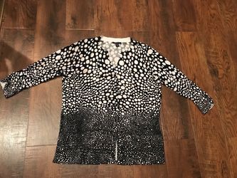 Winter Tshirt with buttons size xl pickup In Southwest Bakersfield