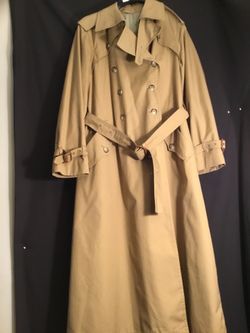 Women’s trenchcoat